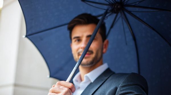 Les meilleurs parapluies pour hommes : style et protection intemporels